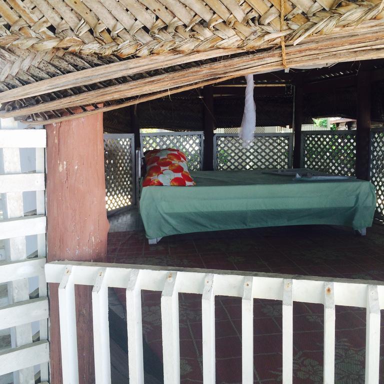 Vacations Beach Fale Hotel Manase Quarto foto