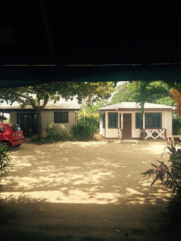 Vacations Beach Fale Hotel Manase Quarto foto