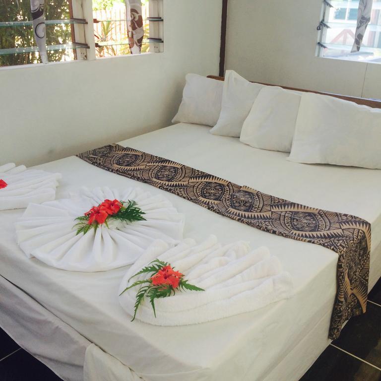 Vacations Beach Fale Hotel Manase Quarto foto