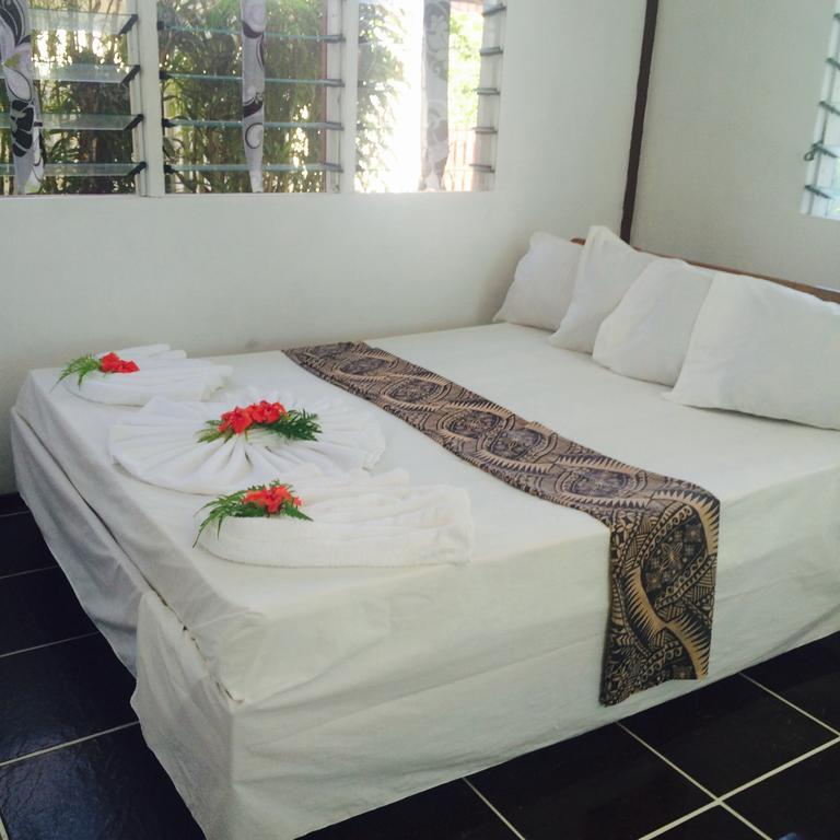 Vacations Beach Fale Hotel Manase Quarto foto