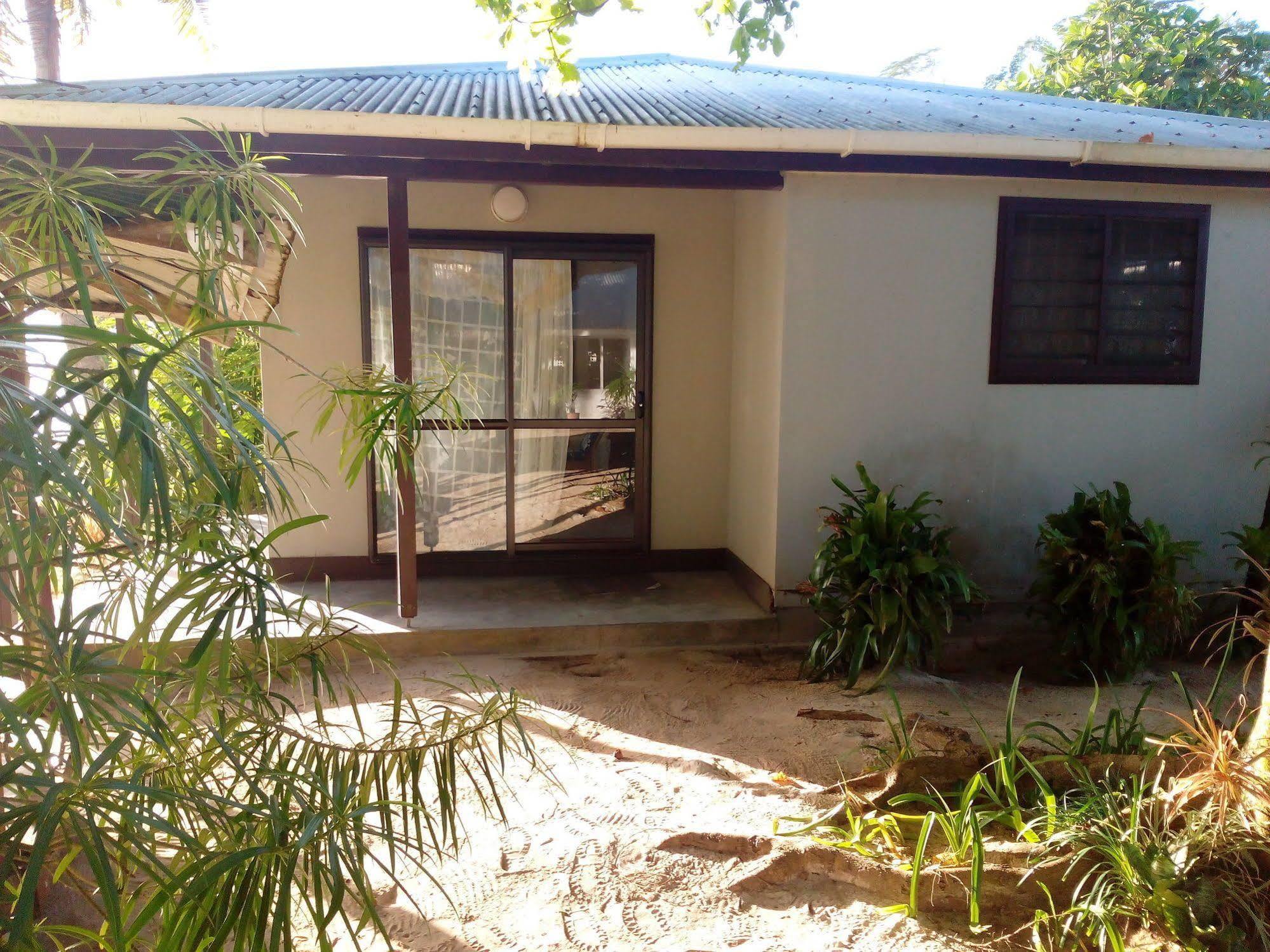 Vacations Beach Fale Hotel Manase Exterior foto