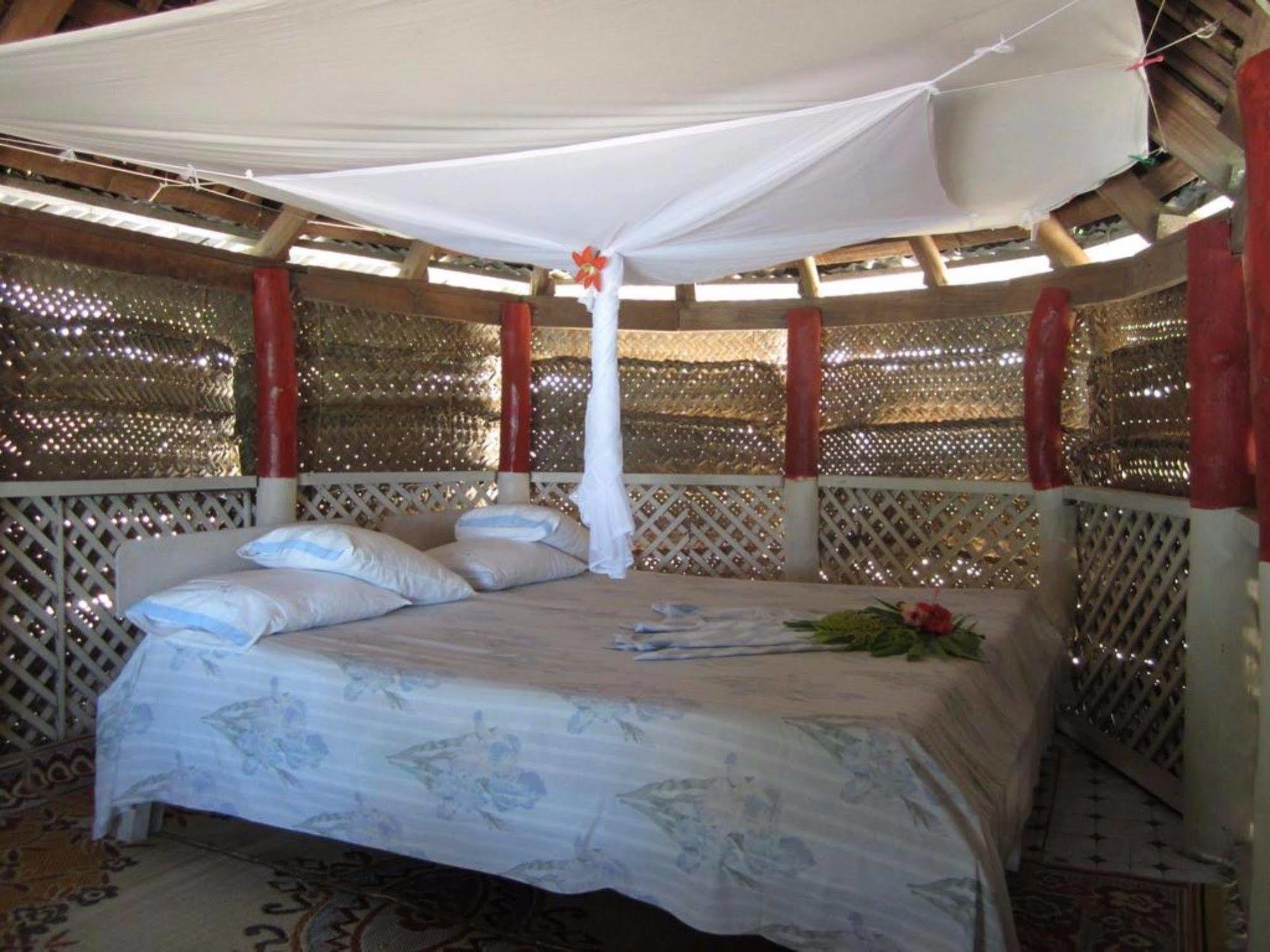 Vacations Beach Fale Hotel Manase Exterior foto