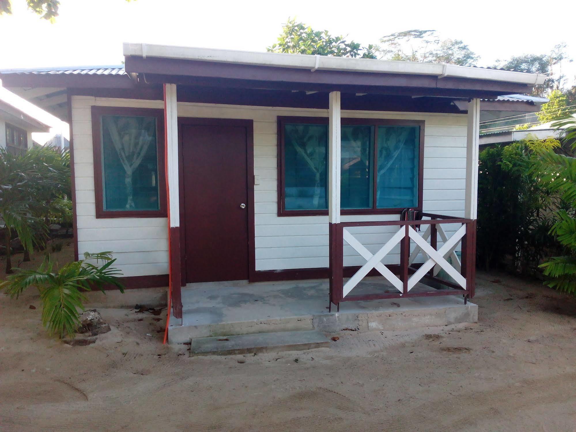 Vacations Beach Fale Hotel Manase Exterior foto